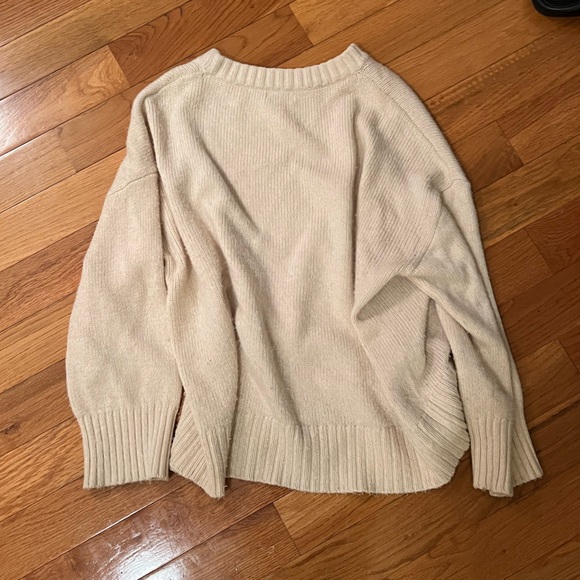 Rumored soft white pullover sweater. Oversized - Picture 4 of 4
